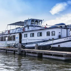 Nova Hotel en barco